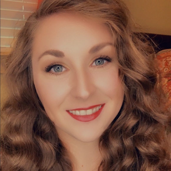 Meet your Posher, Lara - Picture 1 of 1